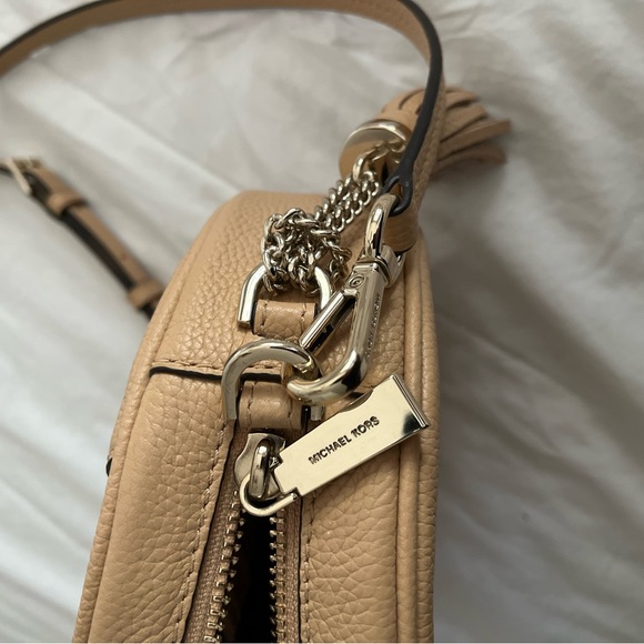 Michael Kors MK leather crossbody purse - Picture 4 of 8